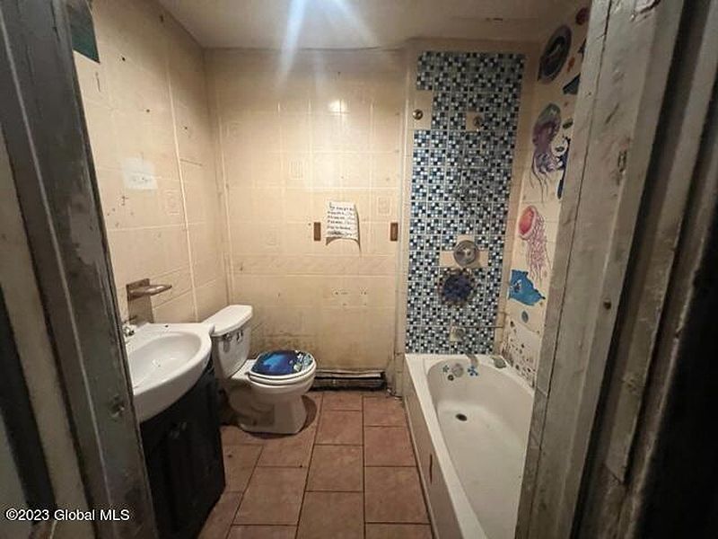 4th image of 399 Orange Street