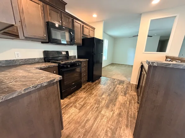 14538 Dogwood Ct #450, Grand Haven, MI 49417
