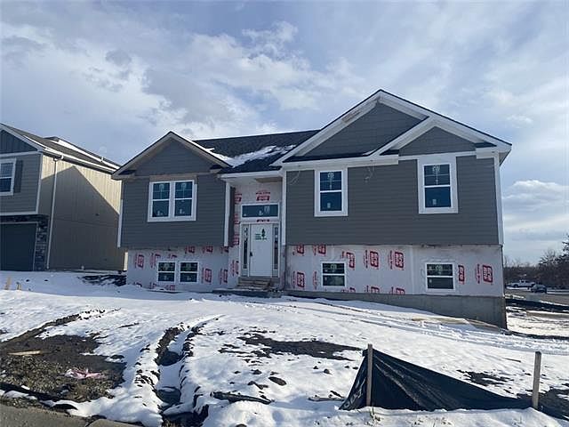 1st image of 207 NE Hoot Owl St