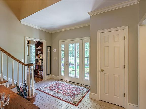 5th image of 6815 Pinebrooke Dr