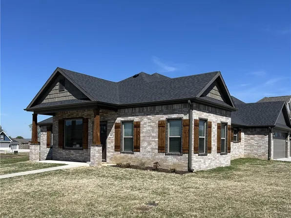 608 Pennington Ave, Prairie Grove, AR 72753