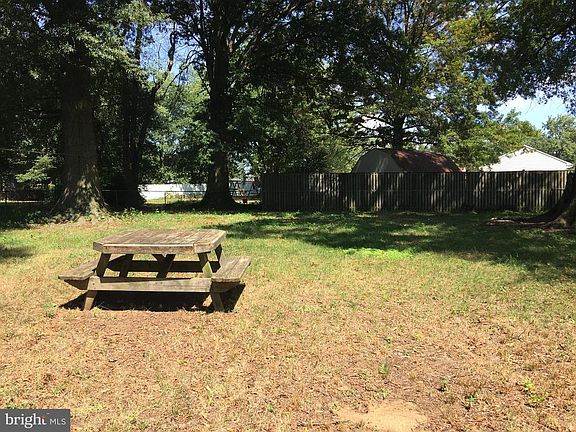 3rd image of 1220 Crawford Dr