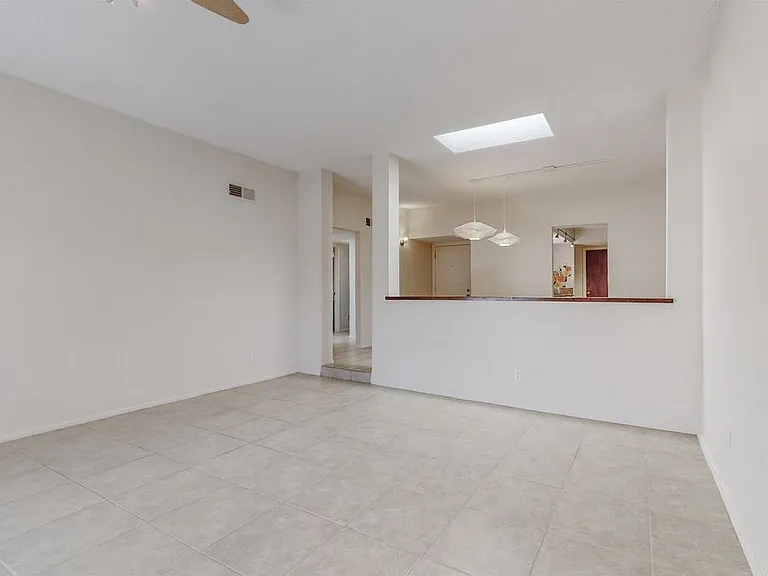 2401 San Patricio Plz — Photo 8