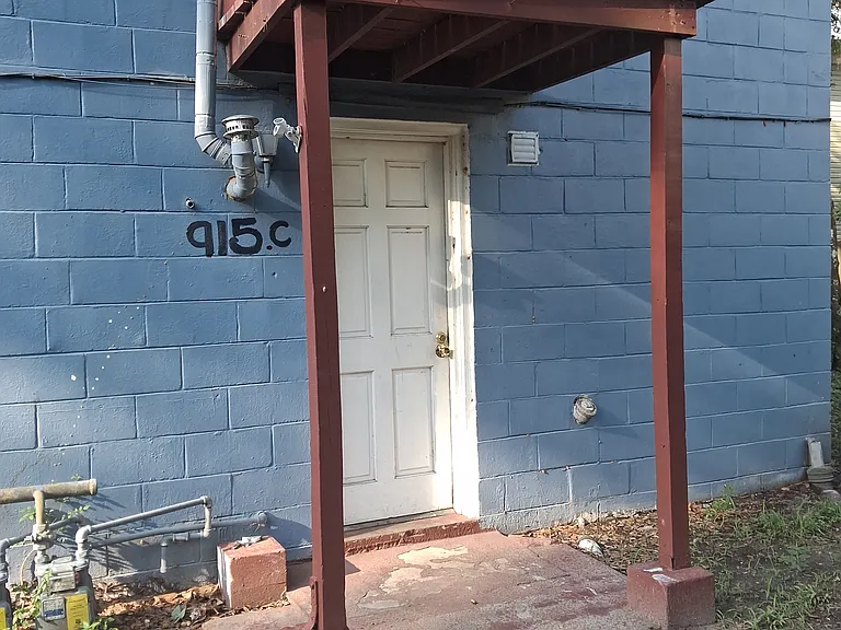 915 Park Ave #C — Photo 5