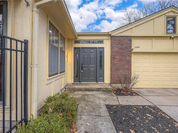 12891 Cambridge Ct, Leawood, KS 66209