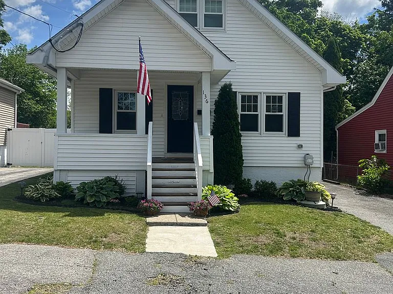 136 Aborn Ave — Photo 1