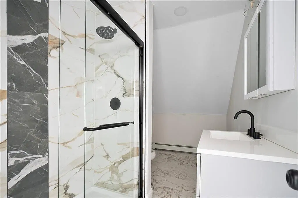 5 bed, 1.0 bath, 1158 sqft, $2,900 — Photo 3