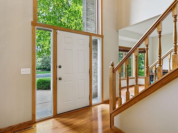 4th image of 3838 Bridgewater Dr