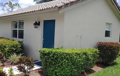 66 NW Way Photo 1