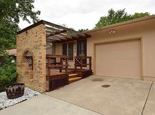 1636 Woodcrest Dr, Manhattan, KS 66502