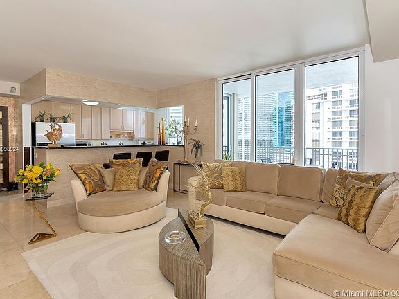 2nd image of 801 Brickell Key Blvd #Penthouse 8