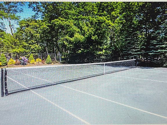Har Tru tennis court