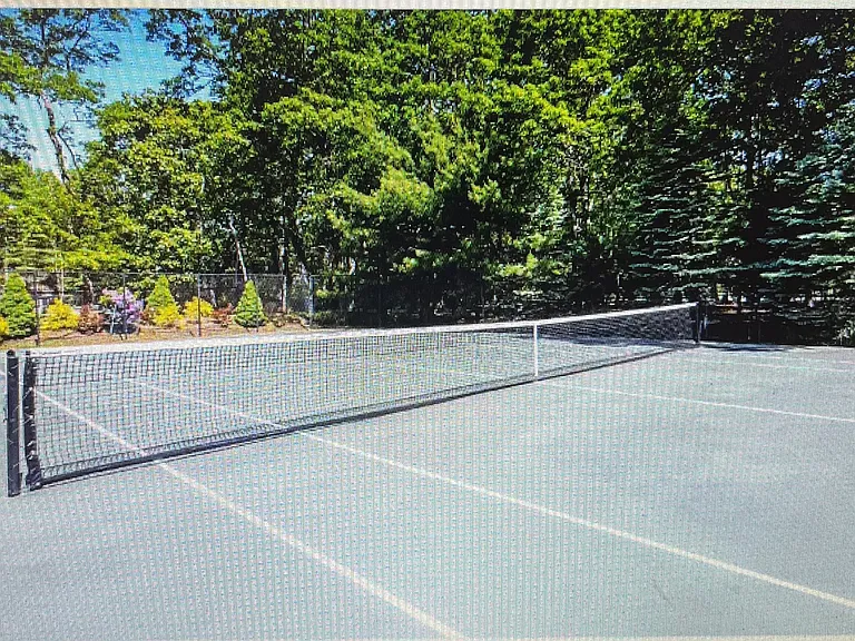 Har Tru tennis court
