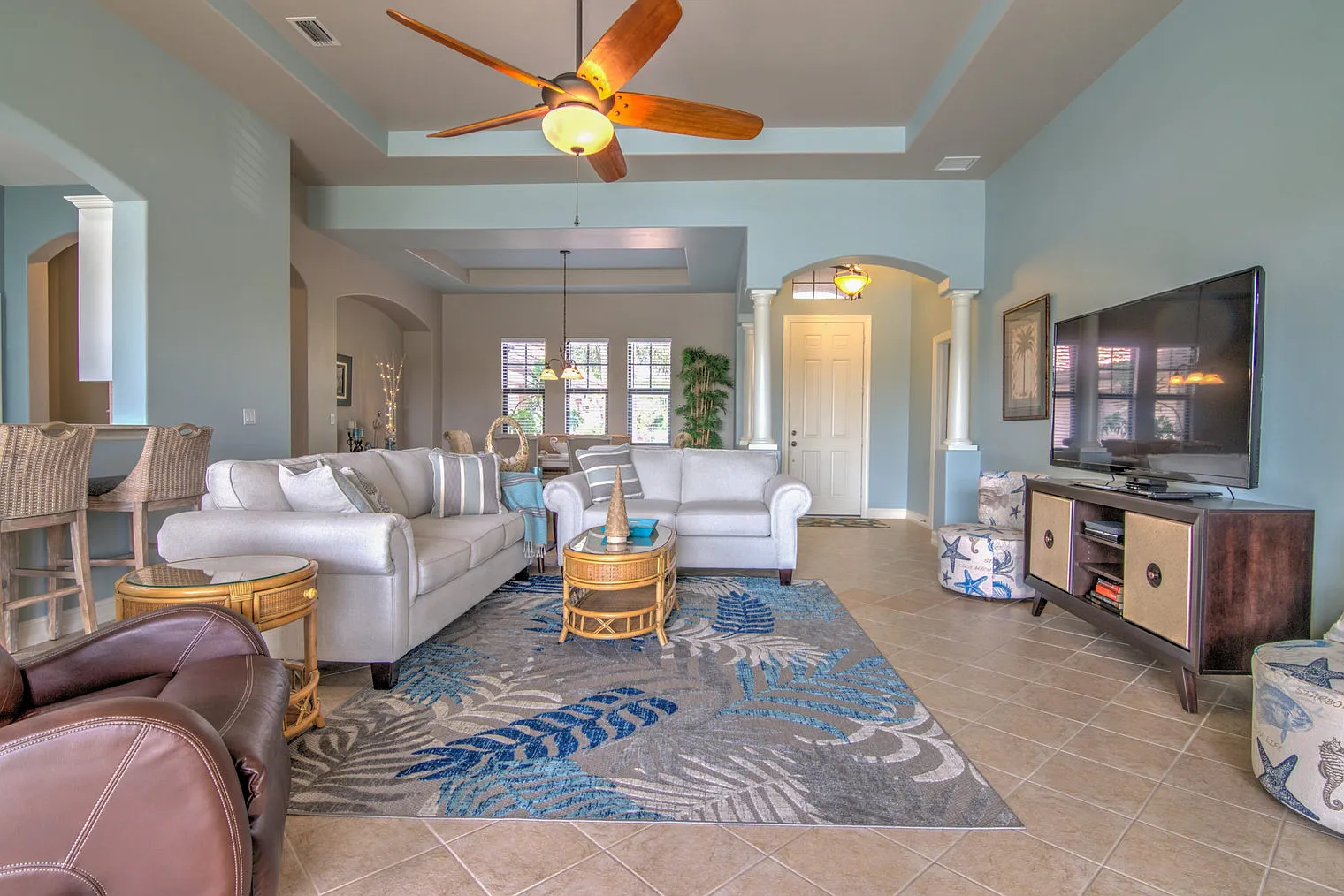 3 bed, 2.0 bath, 2174 sqft, $6,330 — Photo 4