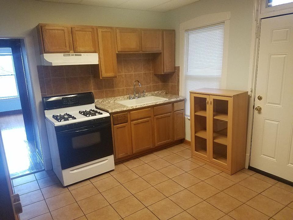 Kitchen - 2 Bedroom before remodeling