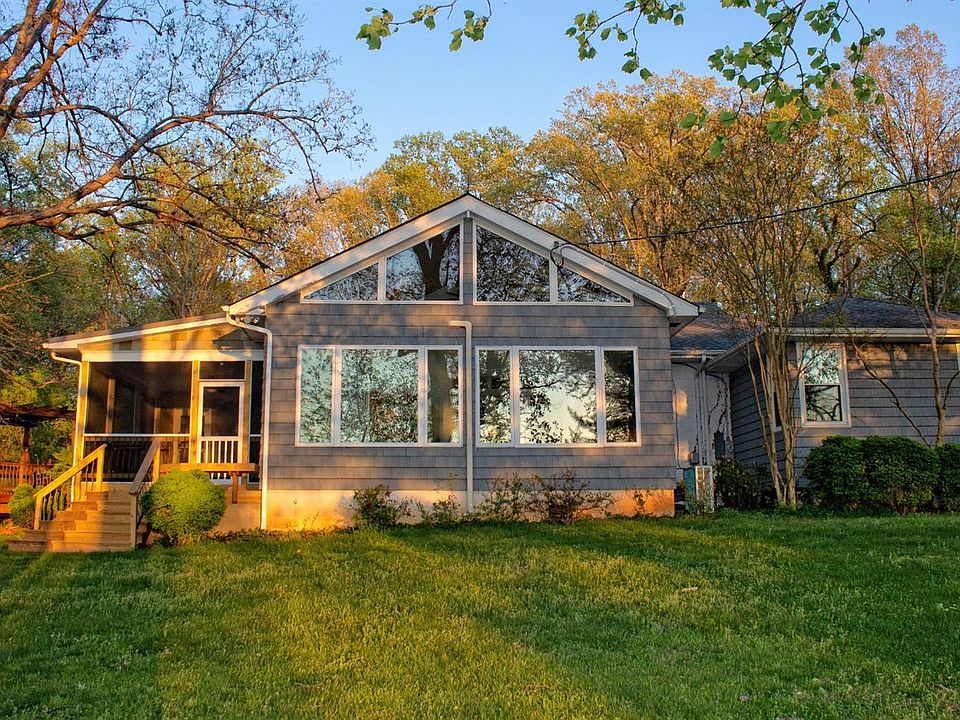 1st image of 550 Lake Court Ave