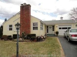 57 Riverside Dr, Lincoln, RI 02865