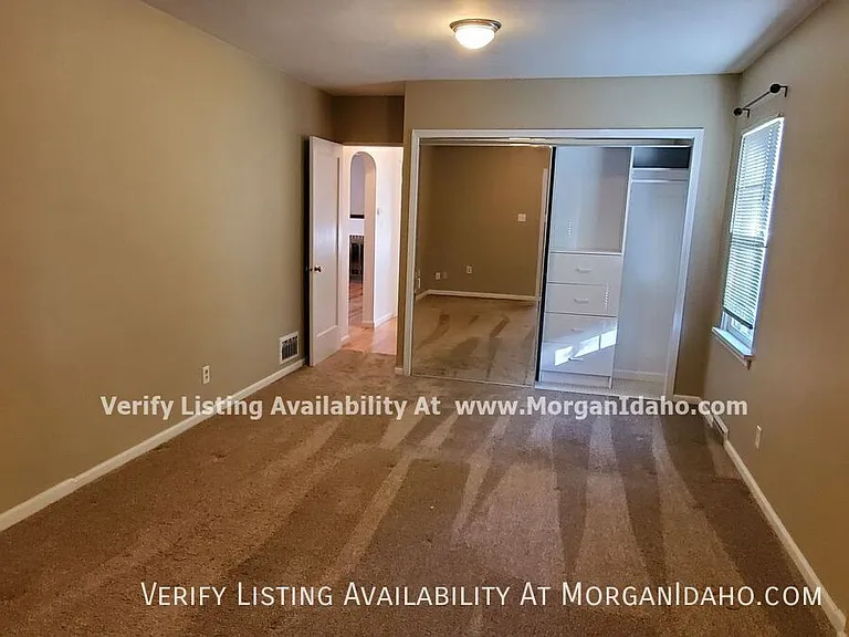 1501 W Dewey St — Photo 5