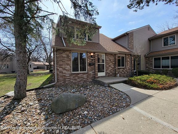 3rd image of 934 Grenoble Dr Unit A