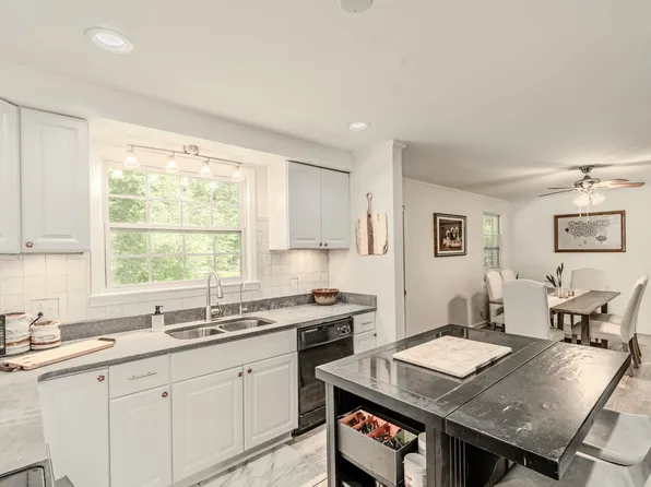 221 Downer Dr, Clarksville, TN 37042