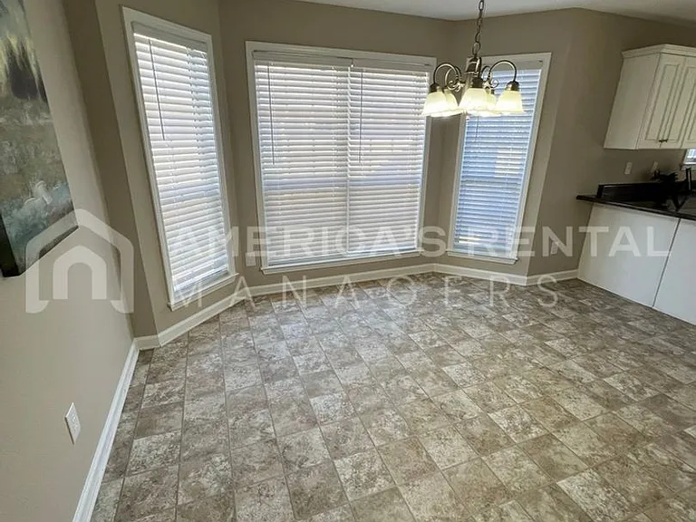 141 Flagstone Ln — Photo 7