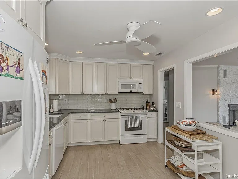 15 Gardners Ln — Photo 11