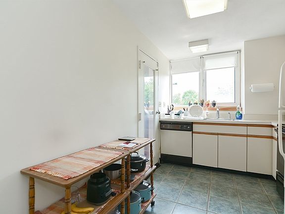 5th image of 50 Watertown St APT 412