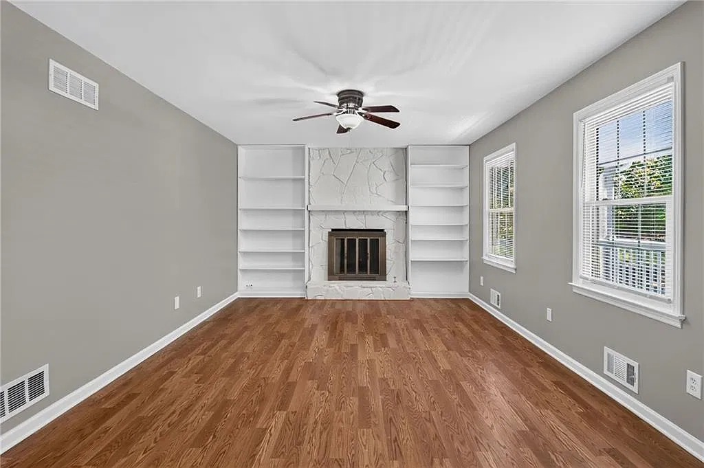 3 bed, 2.0 bath, 1586 sqft, $2,300 — Photo 3