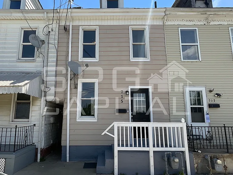 715 Vander Ave — Photo 1
