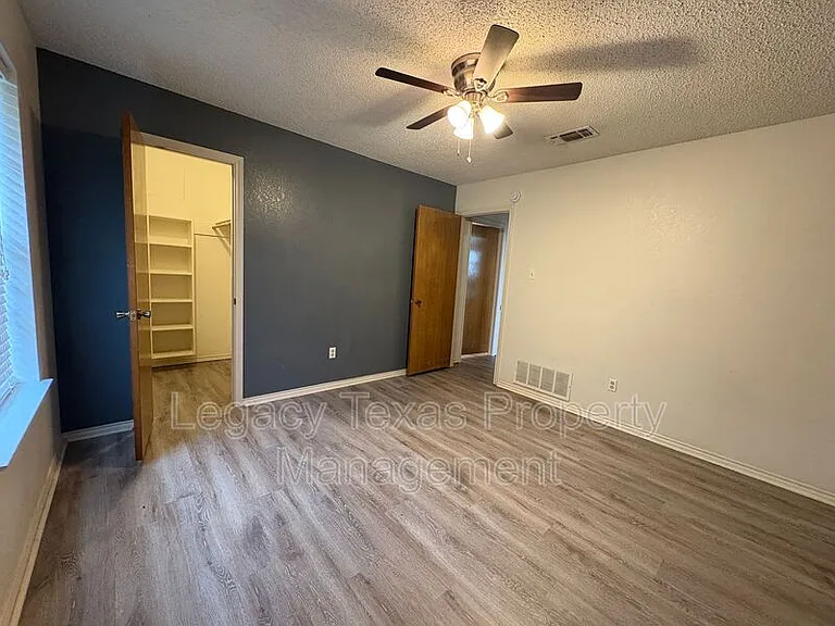 1203 Stonelake Dr — Photo 10