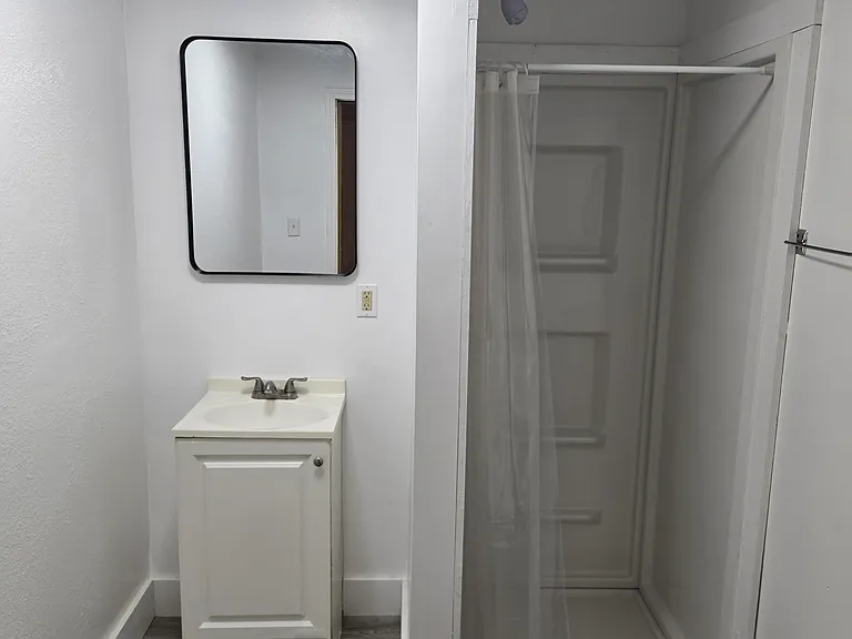 29 Douglas Ave — Photo 1