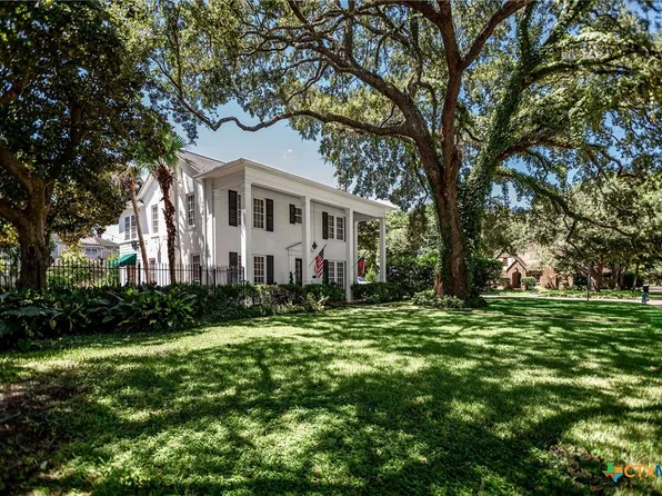 707 W Stayton Ave, Victoria, TX 77901