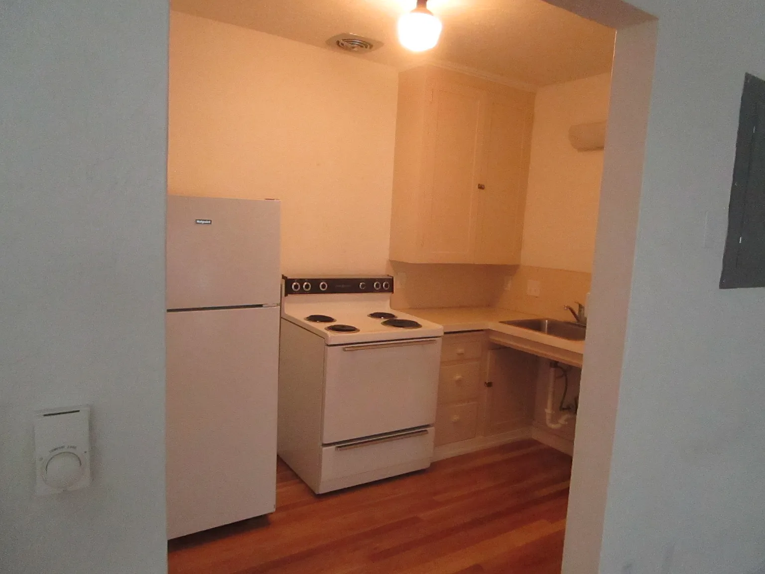 Studio, 435 sqft, $900 — Photo 3