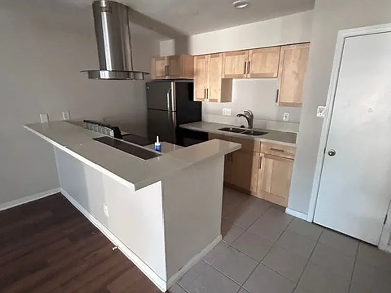 Southland Apartments — Photo 24