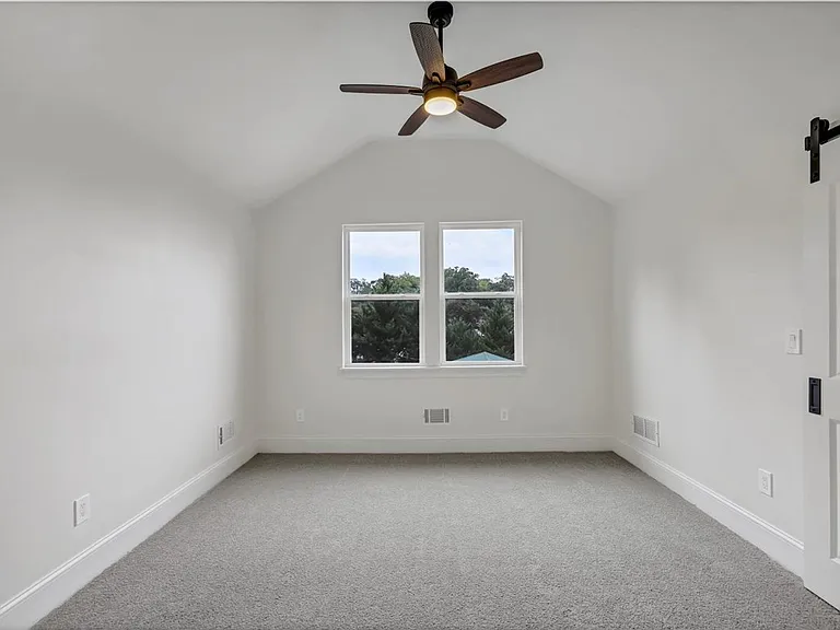 212 S Broad St SW — Photo 18