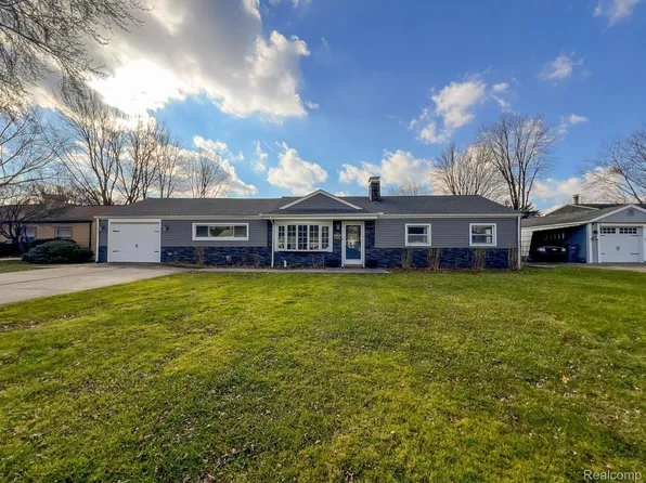 21464 Drexel St, Clinton Township, MI 48036