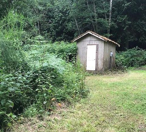 2nd image of 123 NE Idlenot Ln