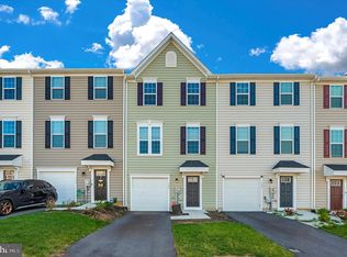 128 Quebec Ct, Falling Waters, WV 25419