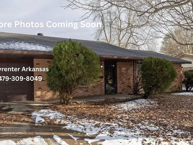 207 Carlton St — Photo 1