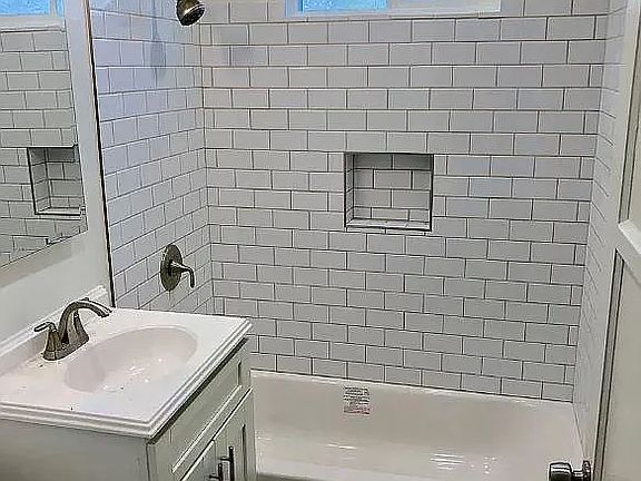 4th image of 17349 Collins St