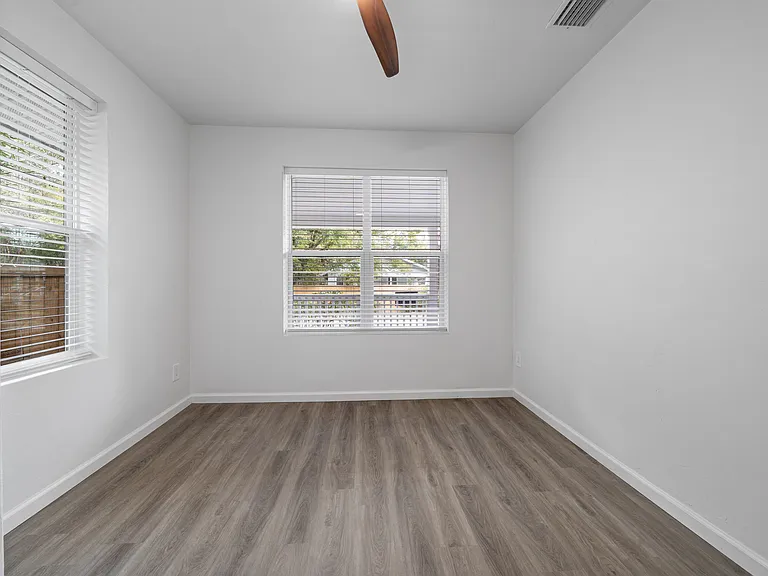 901 NW 4th Pl — Photo 16