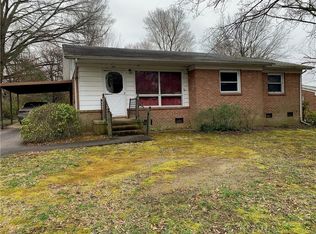 2211 Springhill Rd, Greensboro, NC 27403