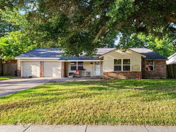 2006 Colby Dr, Baytown, TX 77520