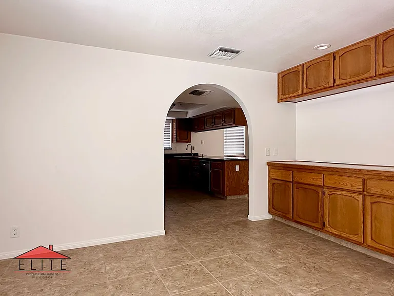 228 Yellowstone Pl — Photo 4