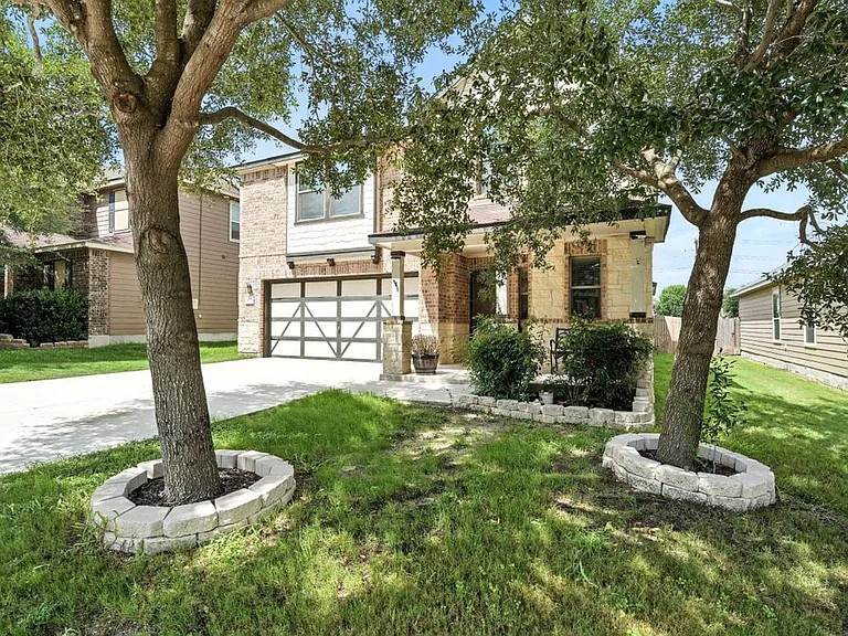 208 Gatewood Clf — Photo 3