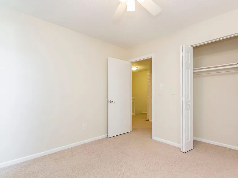 640 Counselor Sq — Photo 32