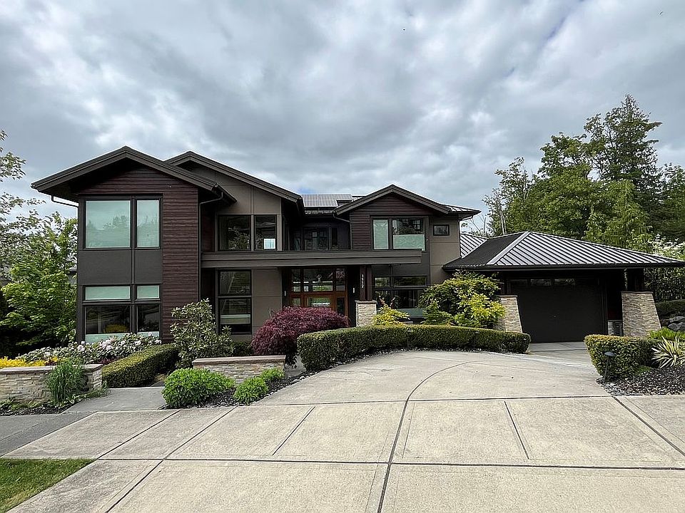 1st image of 3552 NE Harrison Dr