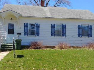 701 Cedar St, Charles City, IA 50616