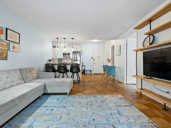 305 East 40th Street image 3 of 19