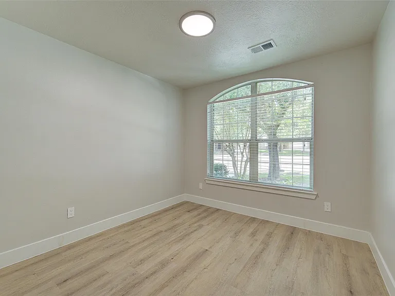 4931 Lake Catherine Ct — Photo 12